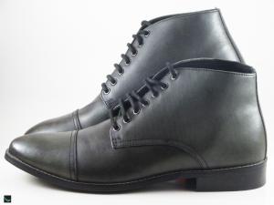 Men's stylish leather boots