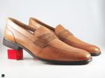 Stylish saddle tan cut shoe - 2