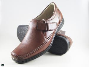 Light weight plain brown leather sandals for comfort