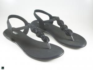 Floral design flats in black for ladies