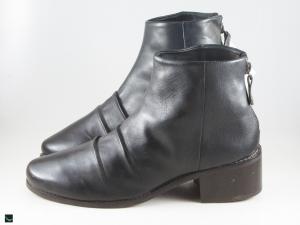 Ladies stylish boot in black