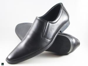 Pointed black leather office cut shoes for men