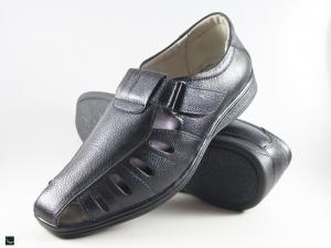 Light weight black leather sandals for comfort